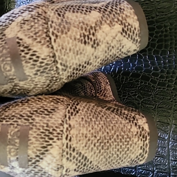 TOMS Kala faux snake print wedge bootie. Black multi. Size 9 - Picture 6 of 11